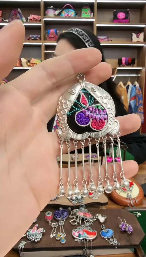 【闪购商品】织绣206蒙阿苏苗绣传承