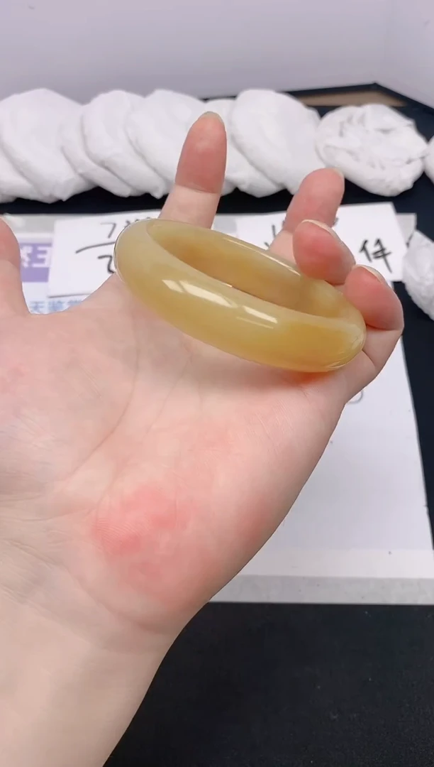 石英质玉手镯未镶嵌121-60