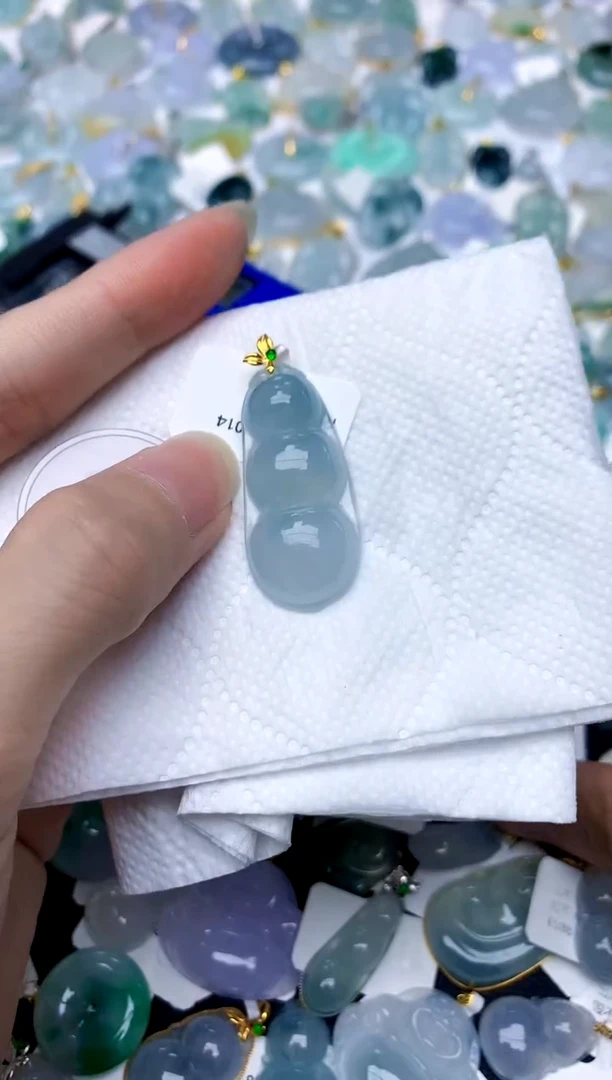 颈饰18K金镶嵌翡翠天然A货翡翠