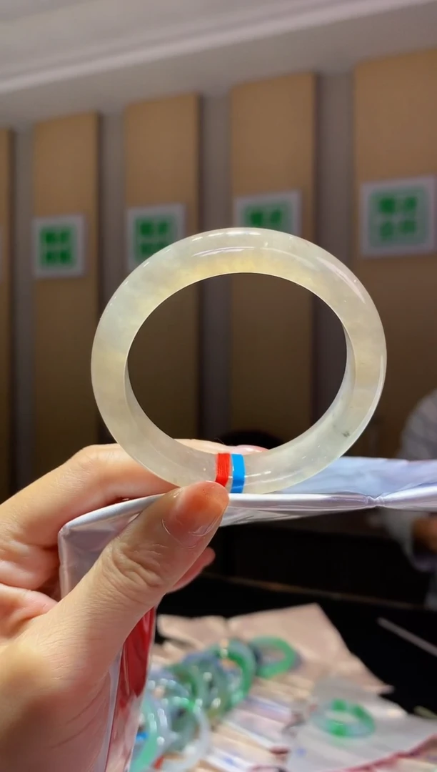 未镶嵌手镯翡翠- C7圈口52.7 全款8.3万 定金2万