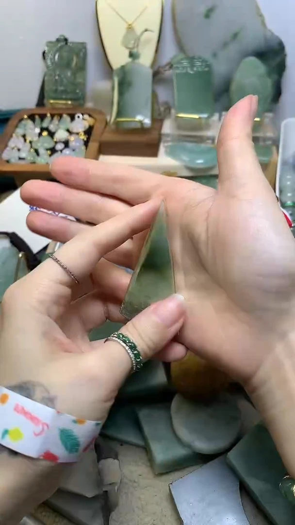 翡翠挂件未镶嵌缅甸A货翡翠，没有运费险