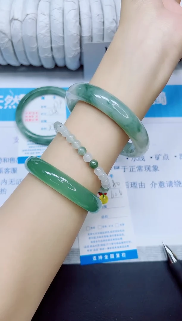 石英质玉手镯未镶嵌180/61.6