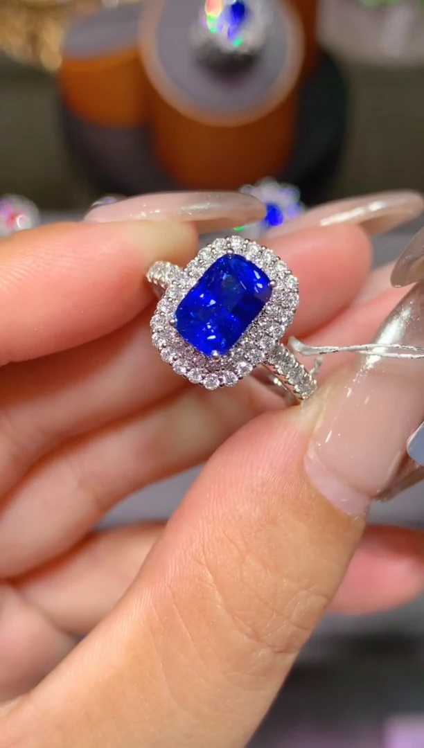 蓝宝石戒指18K金镶嵌2.2CT