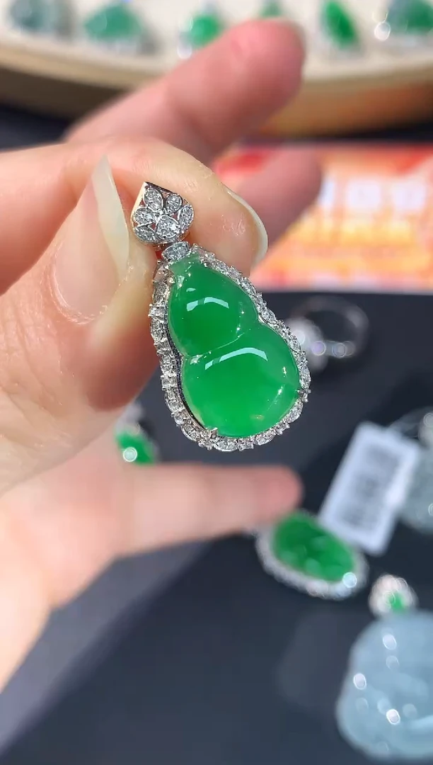 吊坠(不含链)18K金镶嵌翡翠A395|15800