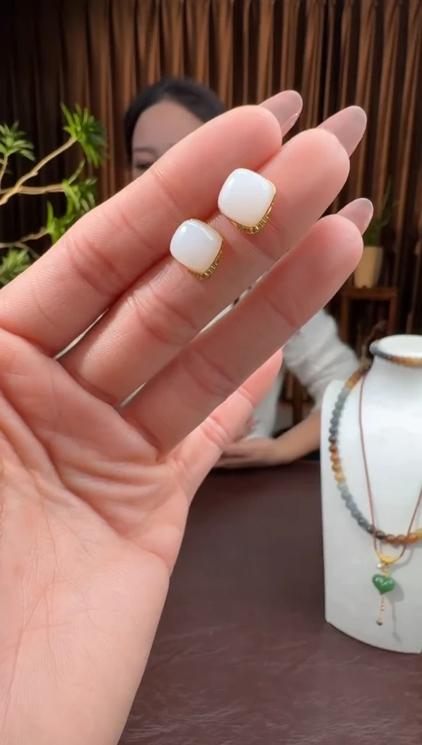 颈饰18K金镶嵌和田玉30张卓11.23多样性拍一发一