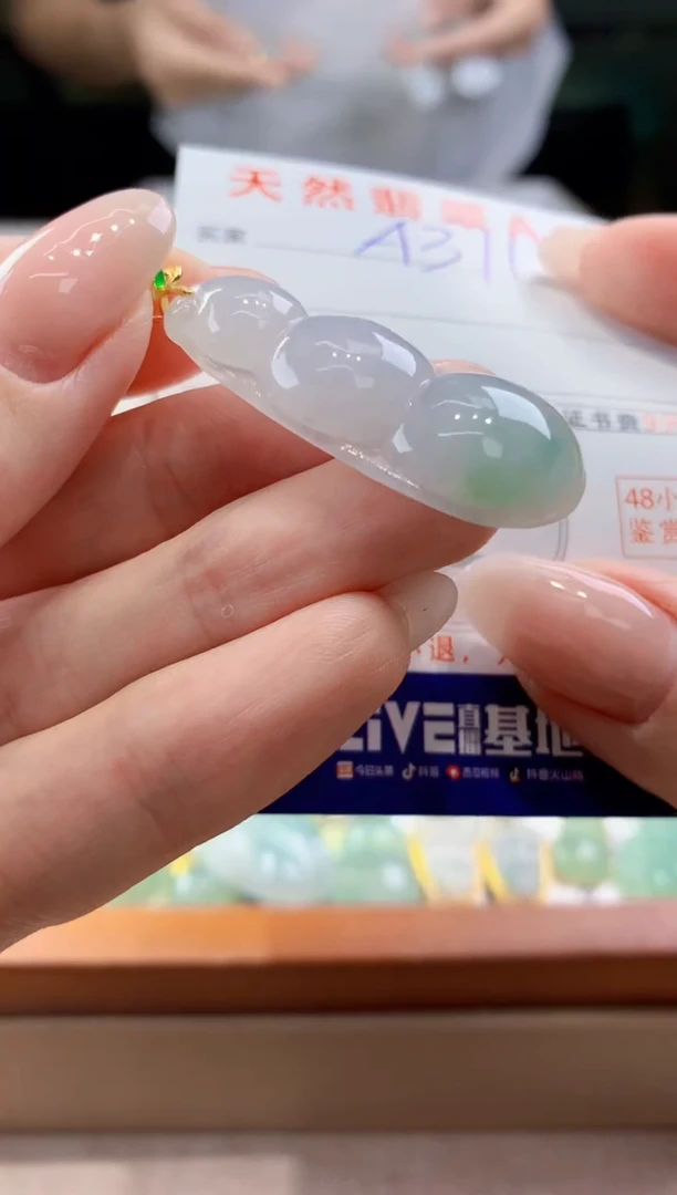 翡翠未镶嵌颈饰天然缅甸A货翡翠
