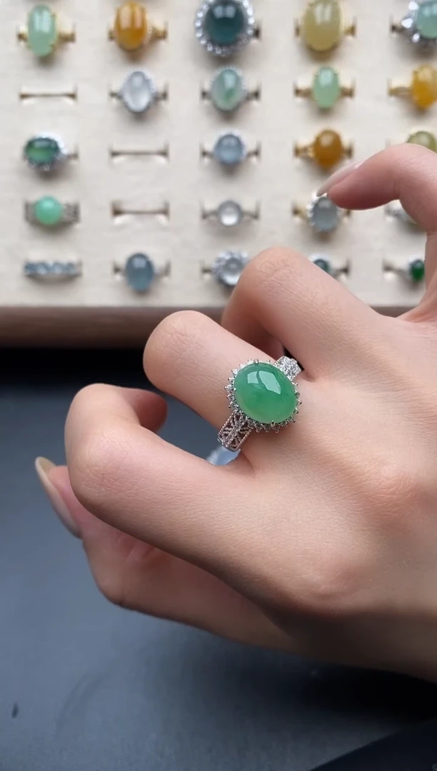 银S925镶嵌戒指翡翠一物一证一礼盒有纹