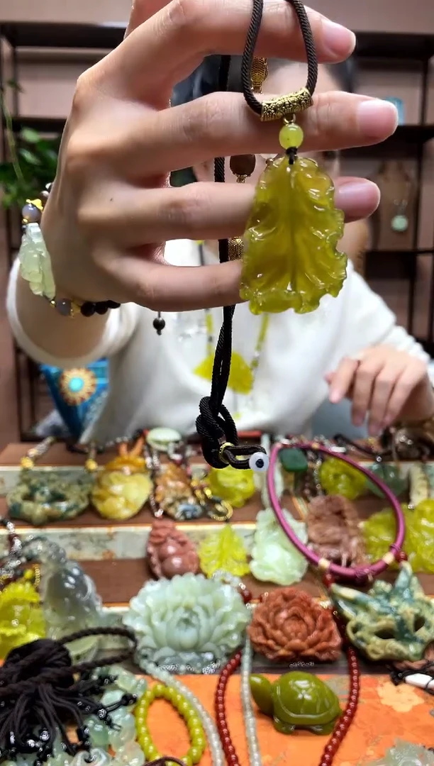 未镶嵌岫玉吊坠·