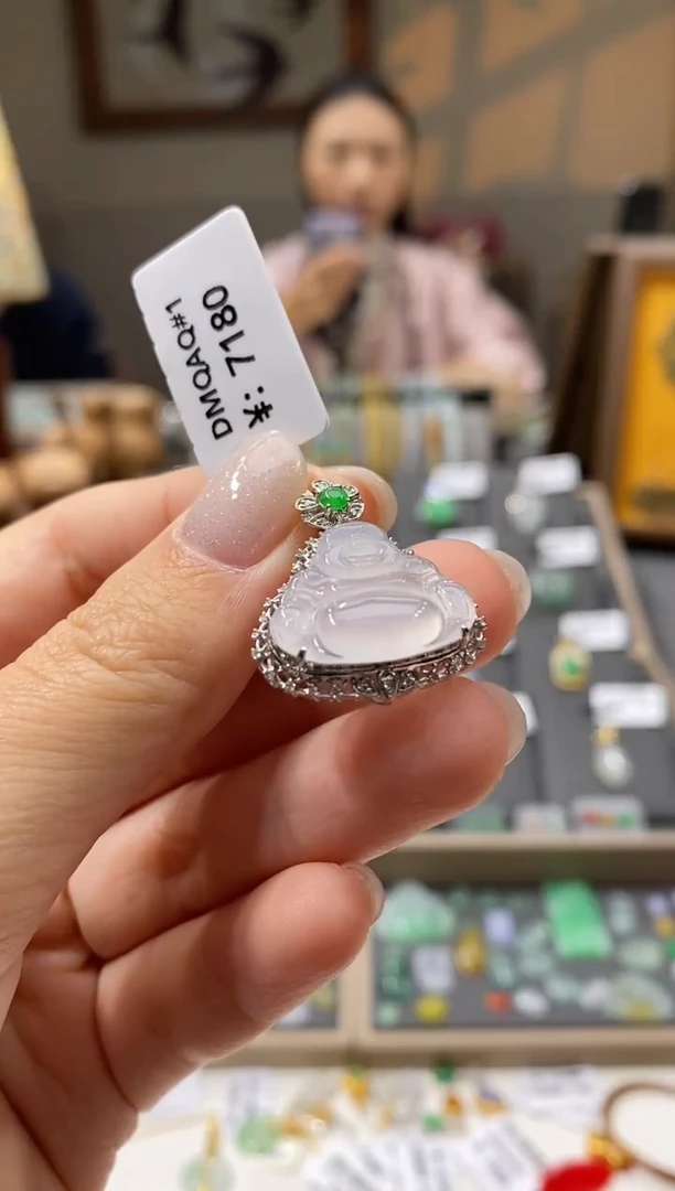 颈饰18K金镶嵌翡翠佛公