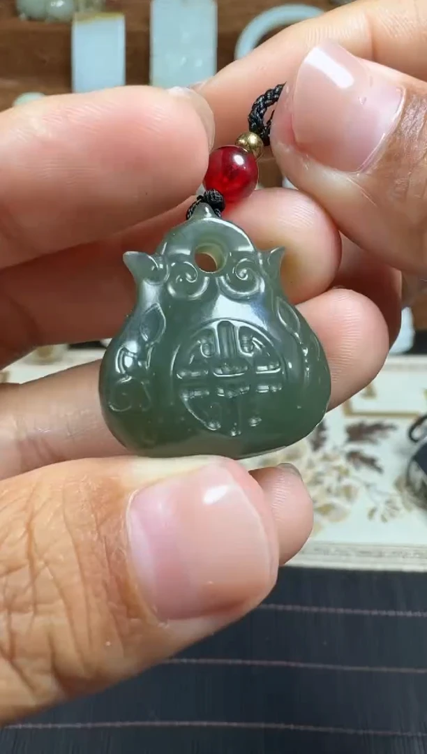 颈饰未镶嵌和田玉1