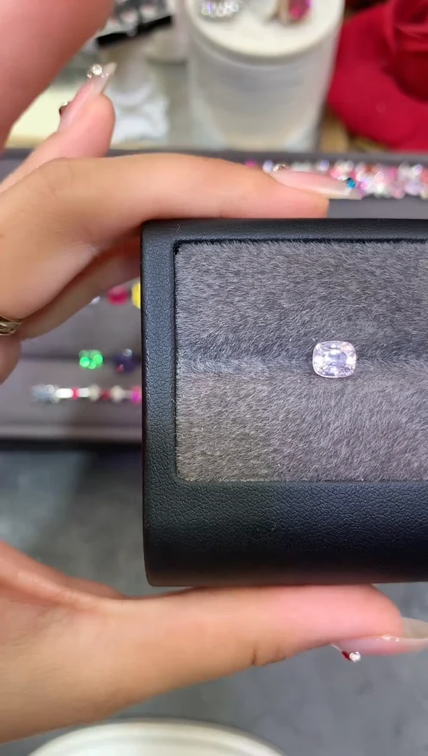 未镶嵌裸石定制尖晶石枕型 银粉色调 1.46ct