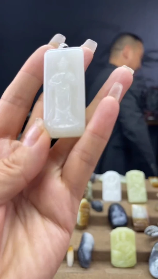 颈饰未镶嵌和田玉1