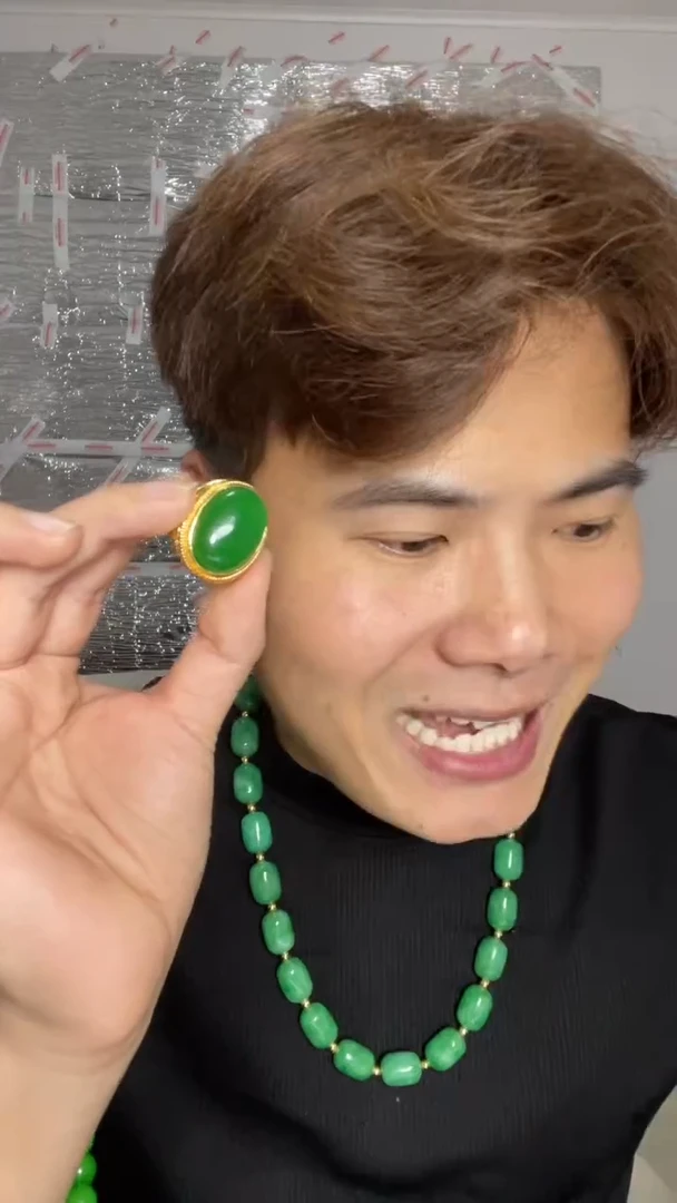 未镶嵌戒指翡翠大鸽子蛋戒指