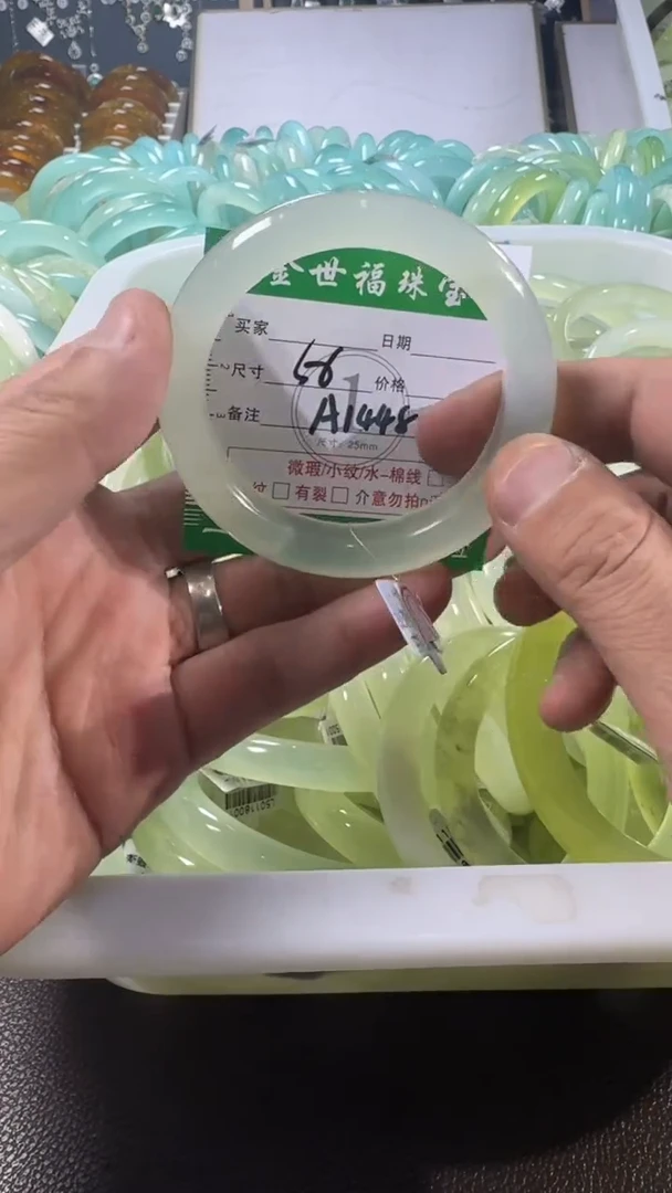 未镶嵌蛇纹石玉手镯1