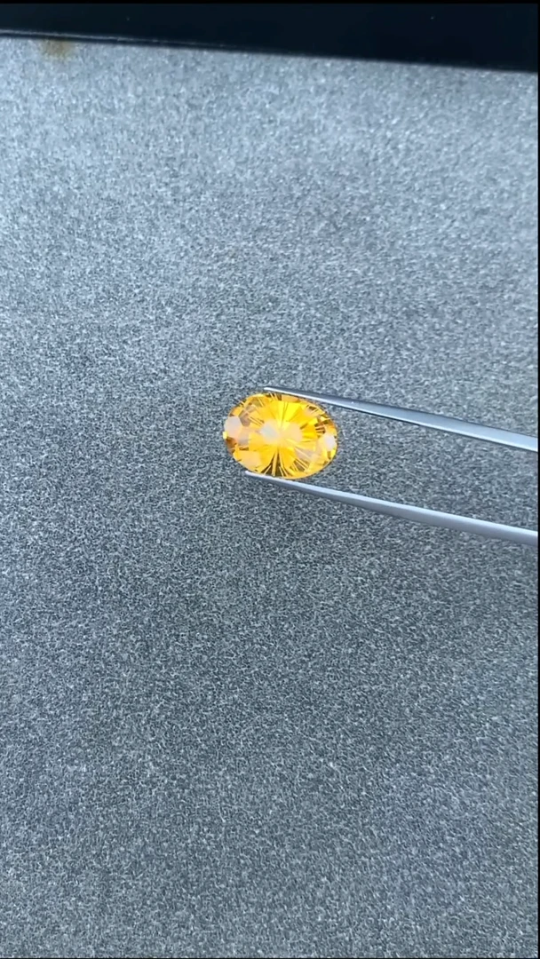 未镶嵌项链水晶6.06克拉
