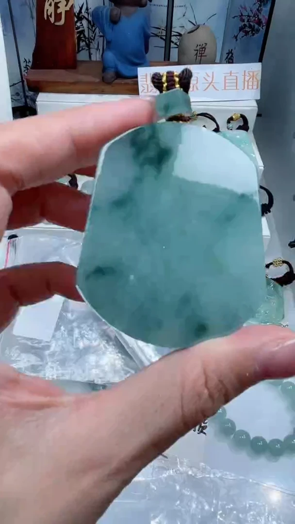 颈饰未镶嵌翡翠吊坠