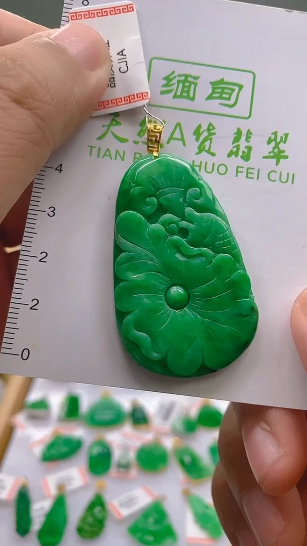 翡翠18K金镶嵌颈饰天然翡翠A货，支持复检