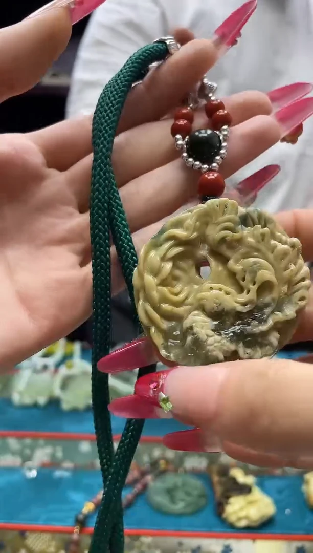 未镶嵌岫玉吊坠·