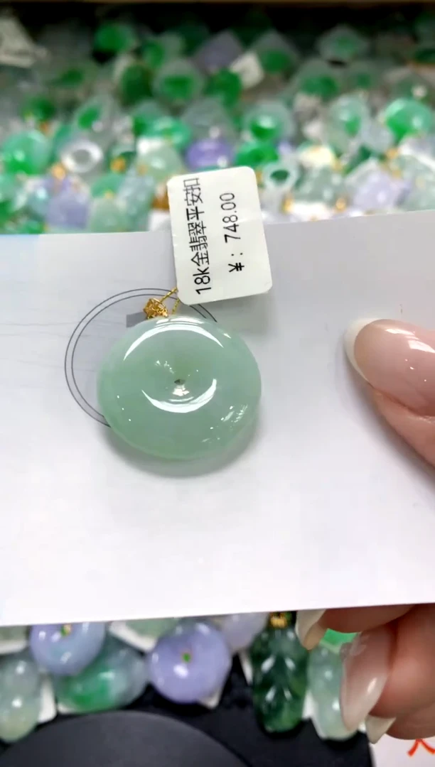 翡翠18K金镶嵌颈饰1111111111111111