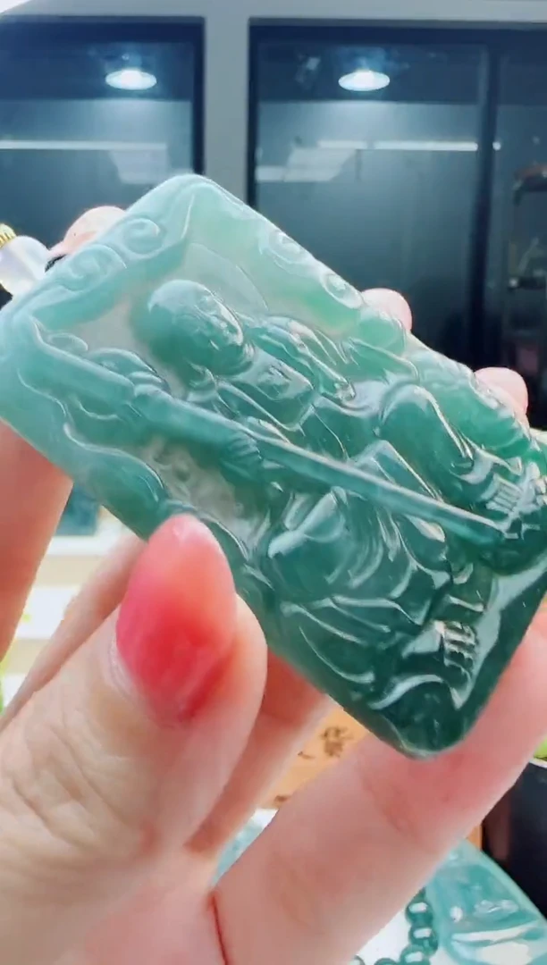 翡翠未镶嵌颈饰多样性发货其中一件