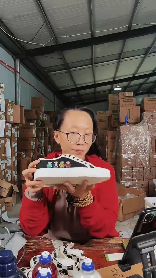 黑色低帮37码帆布鞋小熊