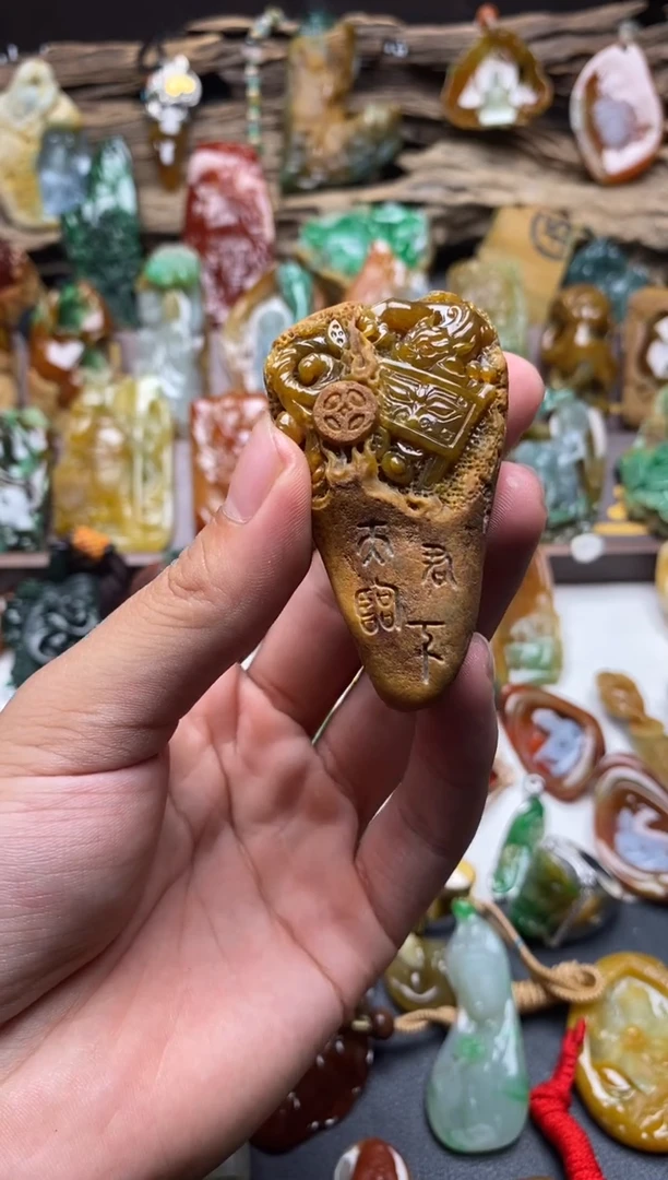 吊坠(不含链)未镶嵌翡翠黄翡八破君临天下