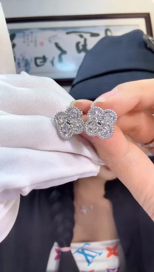 18K金镶嵌实验室培育钻石耳饰耳饰