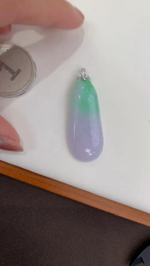 颈饰18K金镶嵌翡翠天然缅甸a货翡翠