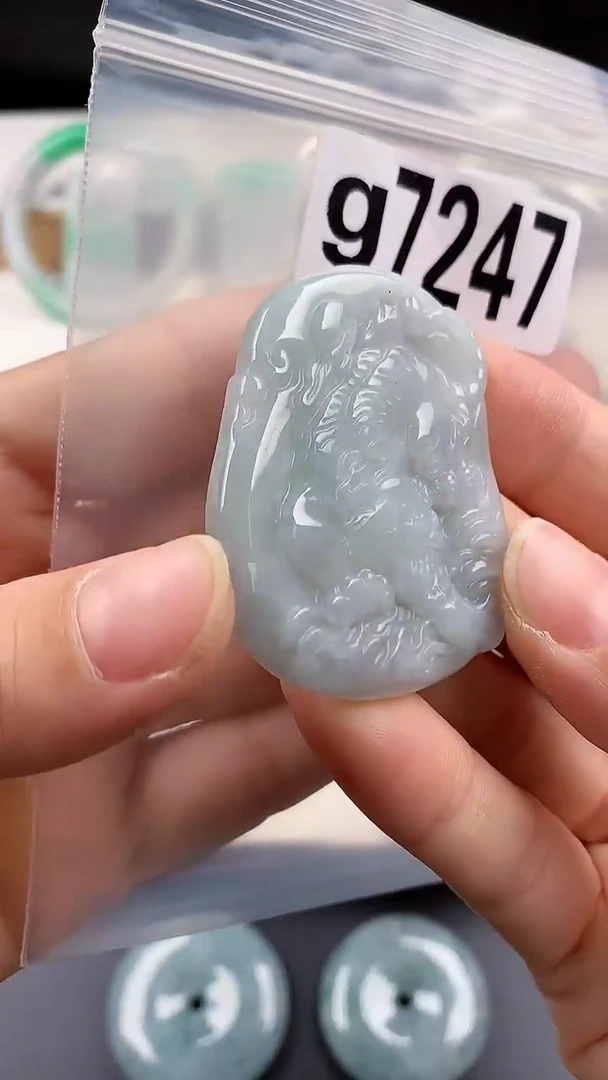 颈饰未镶嵌翡翠天然翡翠吊坠挂件