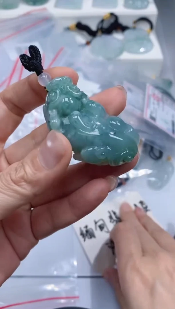 颈饰未镶嵌翡翠吊坠