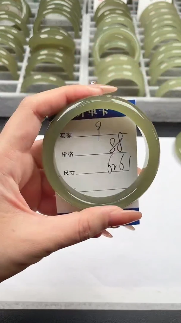 未镶嵌手镯石英质玉湖水绿61/62