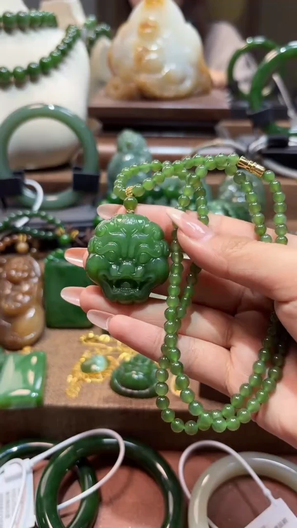 颈饰未镶嵌和田玉（碧玉）1