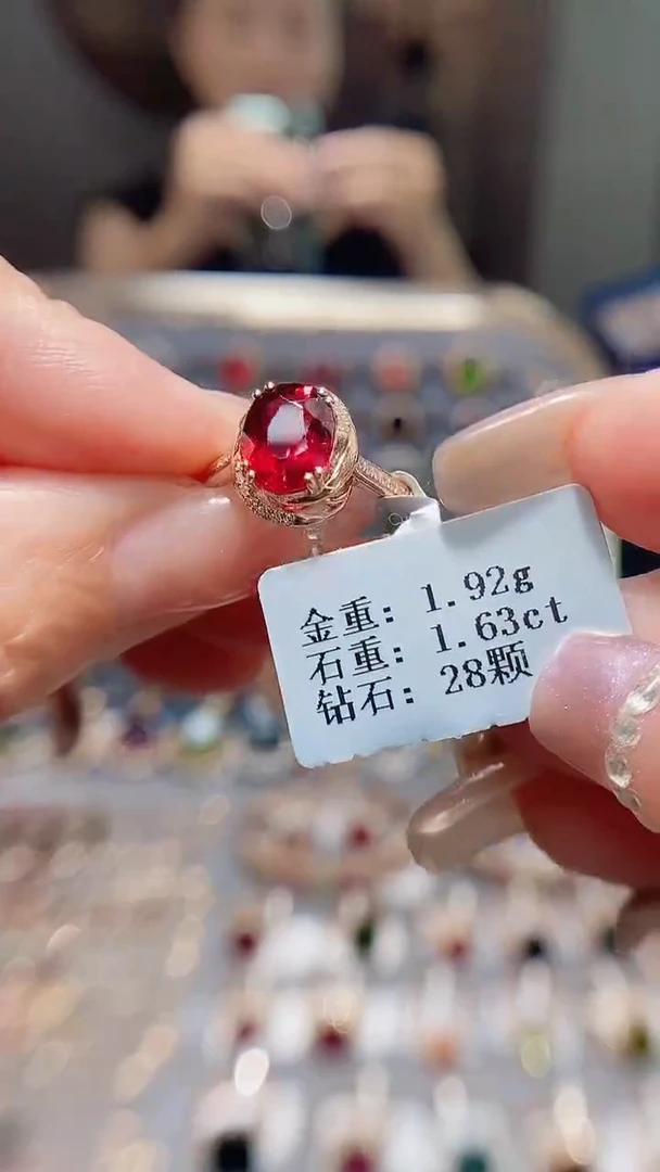 18K金镶嵌戒指碧玺1.63.