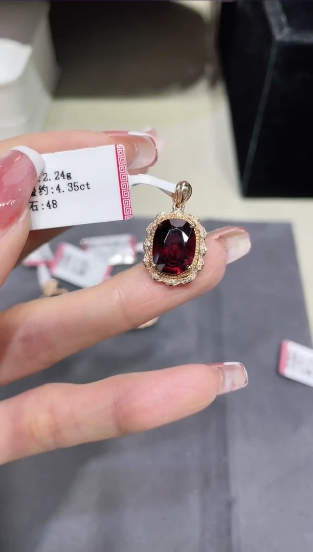 18K金镶嵌天然碧玺吊坠