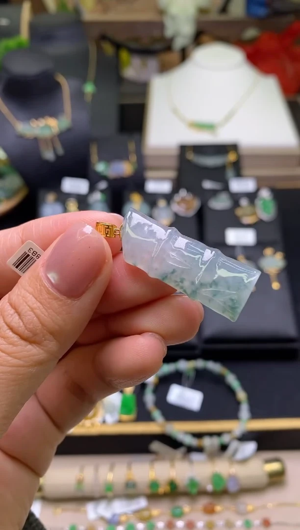 【闪购商品】翡翠颈饰18K金镶嵌净货17944