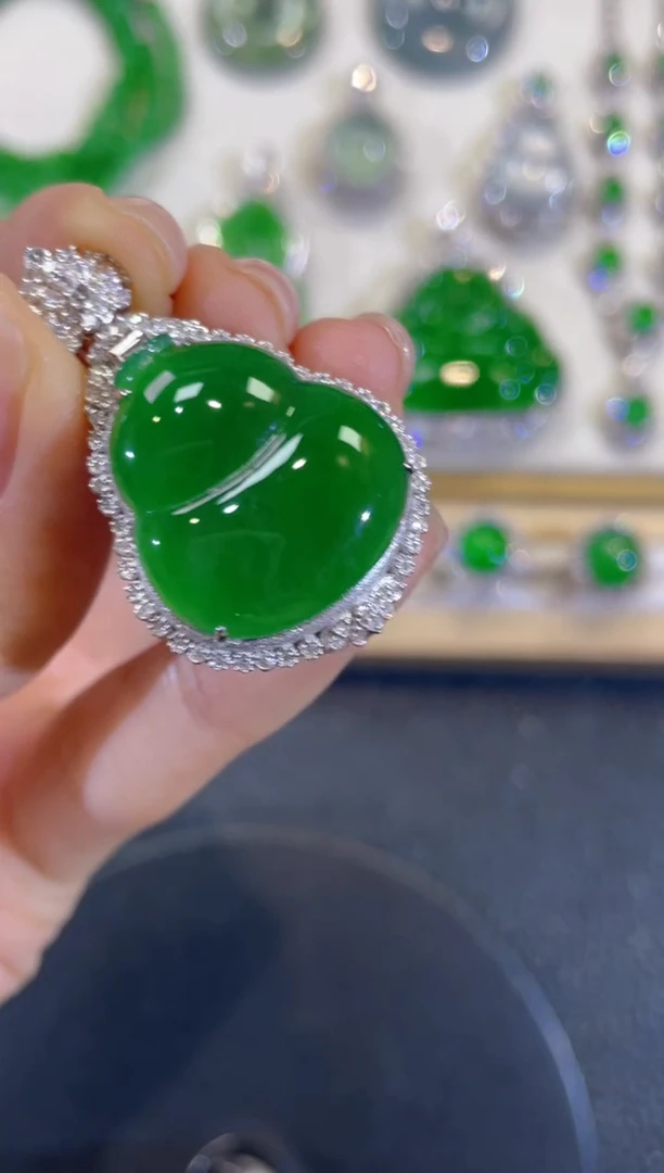 吊坠(不含链)18K金镶嵌翡翠团购11