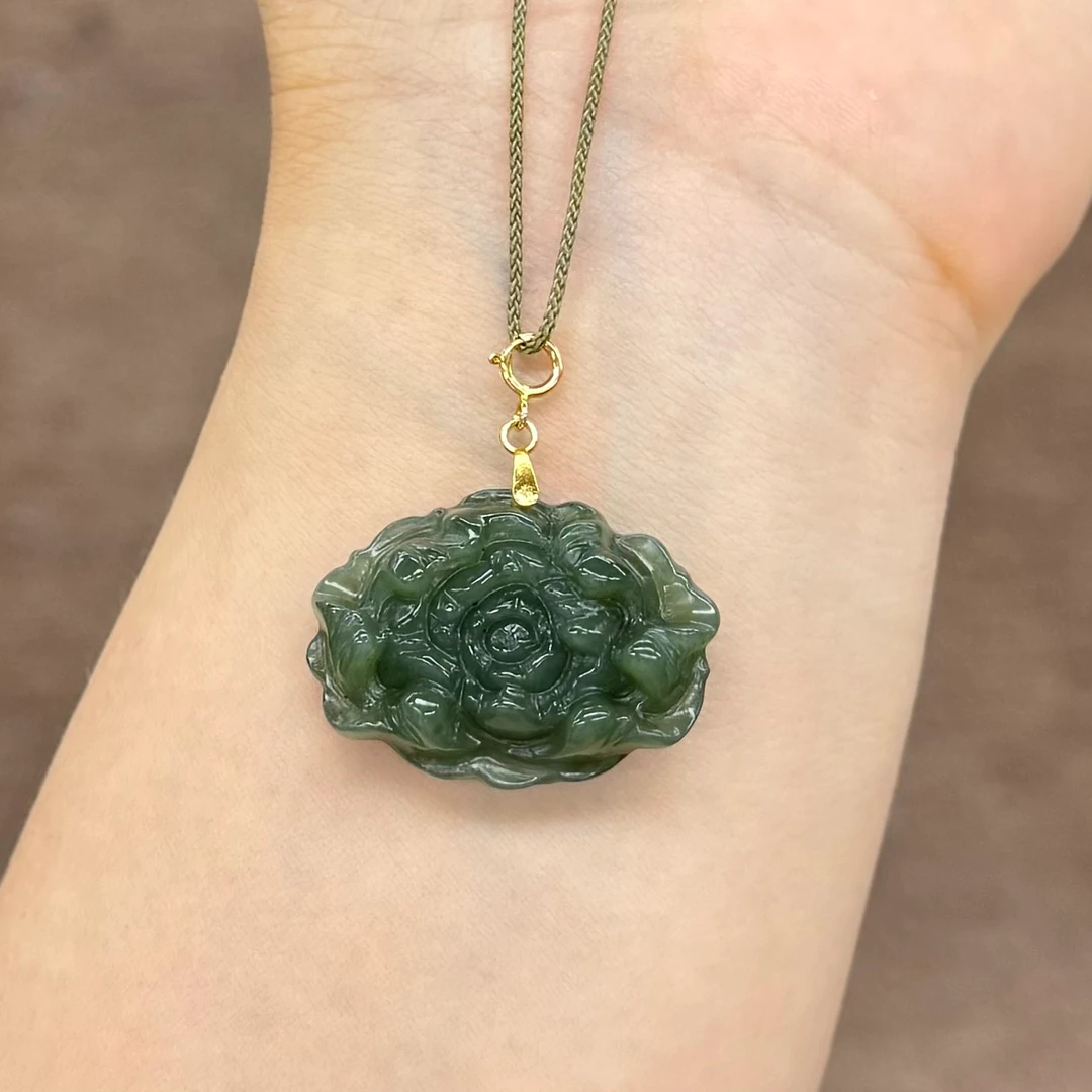 和田玉花开富贵雕花吊坠
