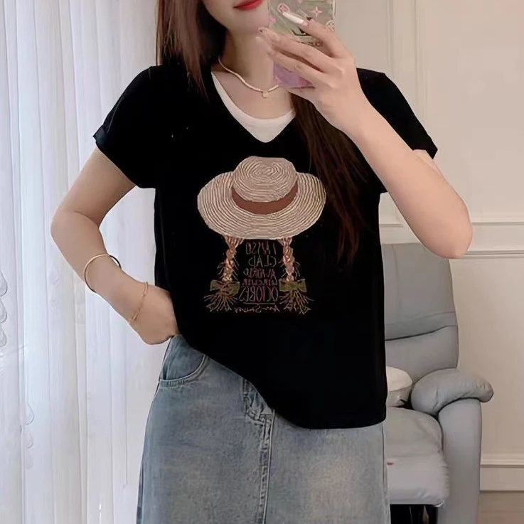 【依依】大码2025年新款V领短袖T恤女夏季时尚印花显白假两件上衣