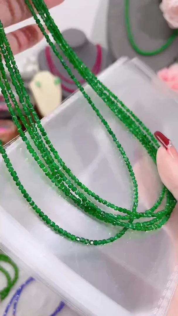 颈饰银S925镶嵌石榴石（沙弗莱）99