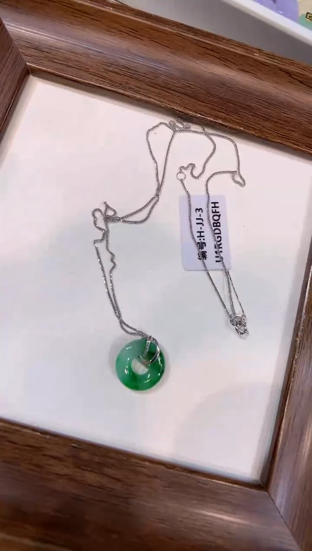 颈饰18K金镶嵌翡翠甜甜圈