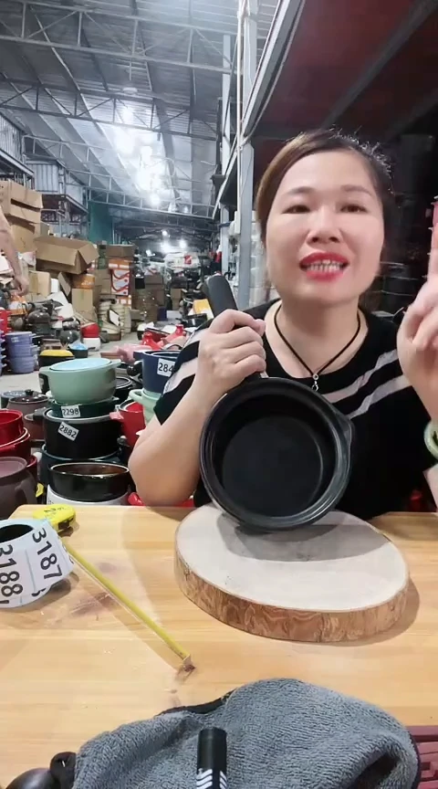 01瑕疵不圆黑色奶锅不带盖