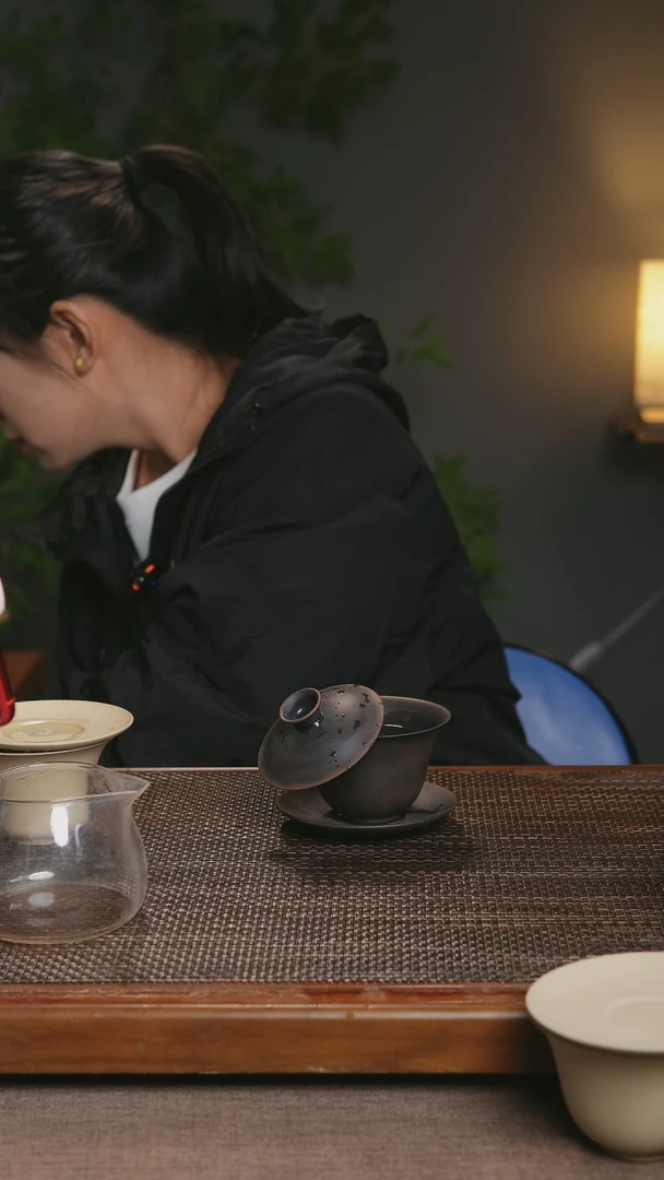 古铜三才微瑕盖碗