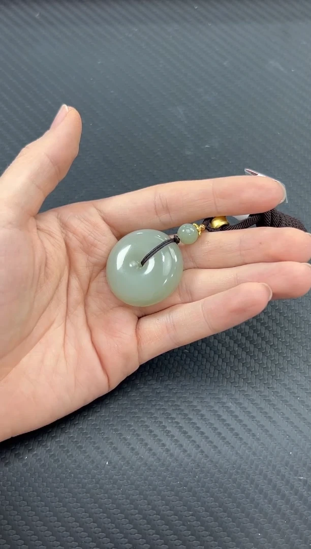 【闪购商品】和田玉吊坠(赠链)未镶嵌且末微色差近矿平安扣