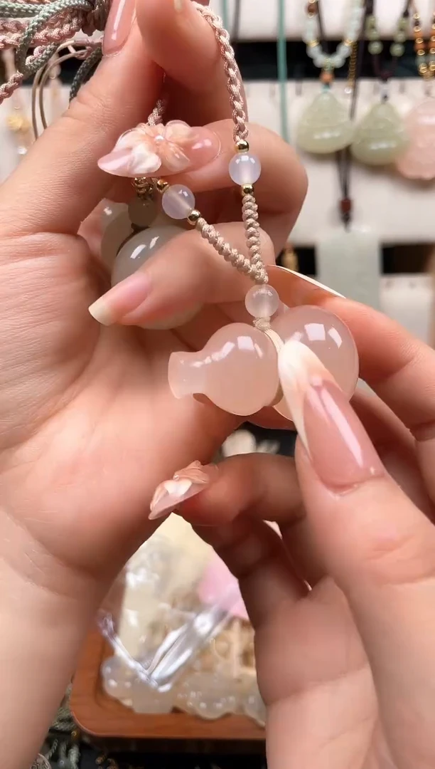 吊坠(赠链)未镶嵌石英质玉天然冰藕粉葫芦吊坠