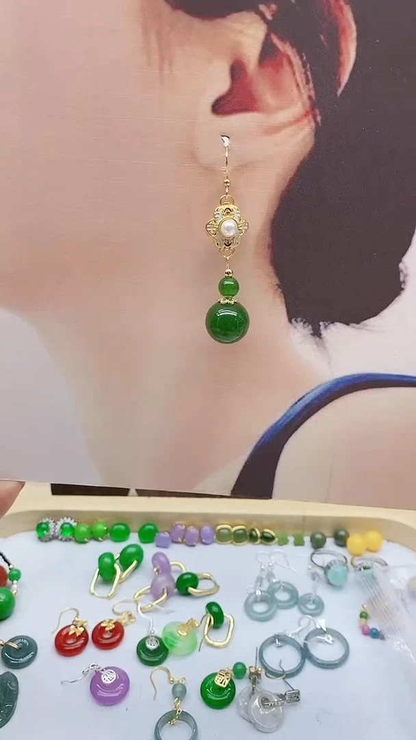 未镶嵌石英质玉（天山翠）耳饰741