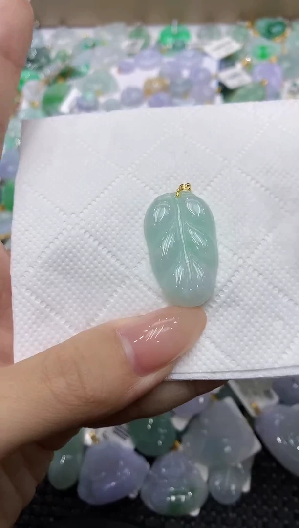 颈饰18K金镶嵌翡翠111111111111