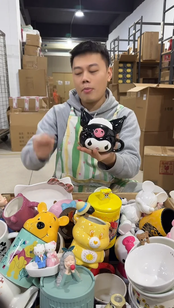 瓷片库洛米女仆带盖杯