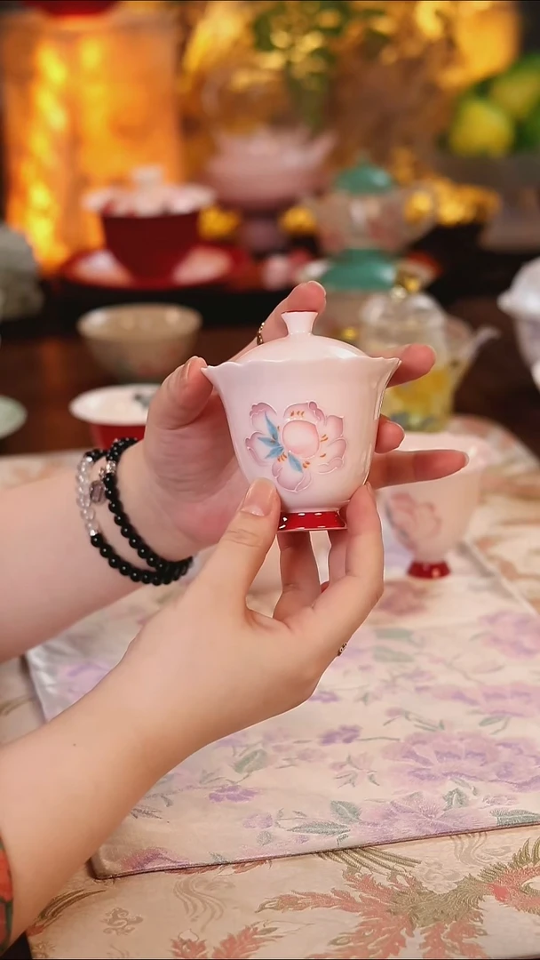 花桃相映盖碗哈哈哈哈