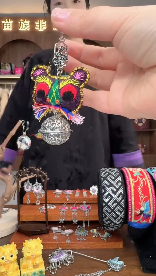 【闪购商品】织绣扶光苗绣传承51