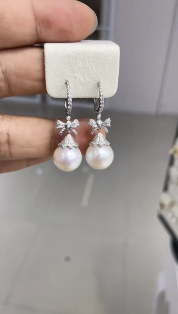 【闪购商品】淡水珍珠耳饰银S925镶嵌蝴蝶结耳扣有瑕疵